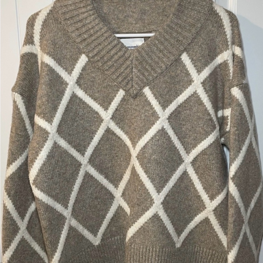 Abercrombie & Fitch Oversized Boucle Sweater in a Tan Diamond Pattern